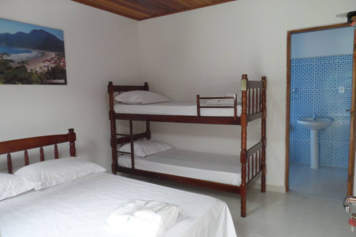 Minibar, free WiFi, bed sheets