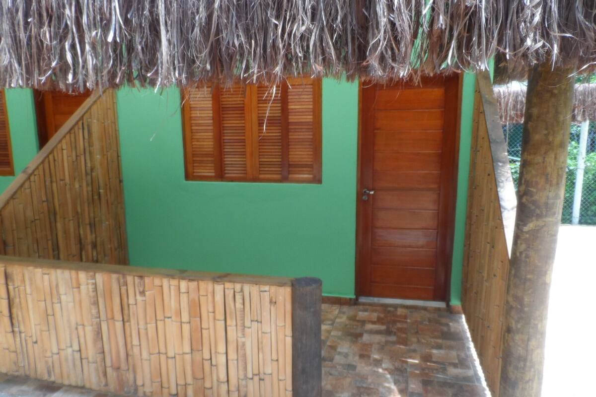 Minibar, wifi gratis y ropa de cama
