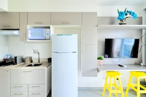 Deluxe Apartment | Private kitchen | Mini-fridge, microwave, toaster - 360 Luz (São Paulo)