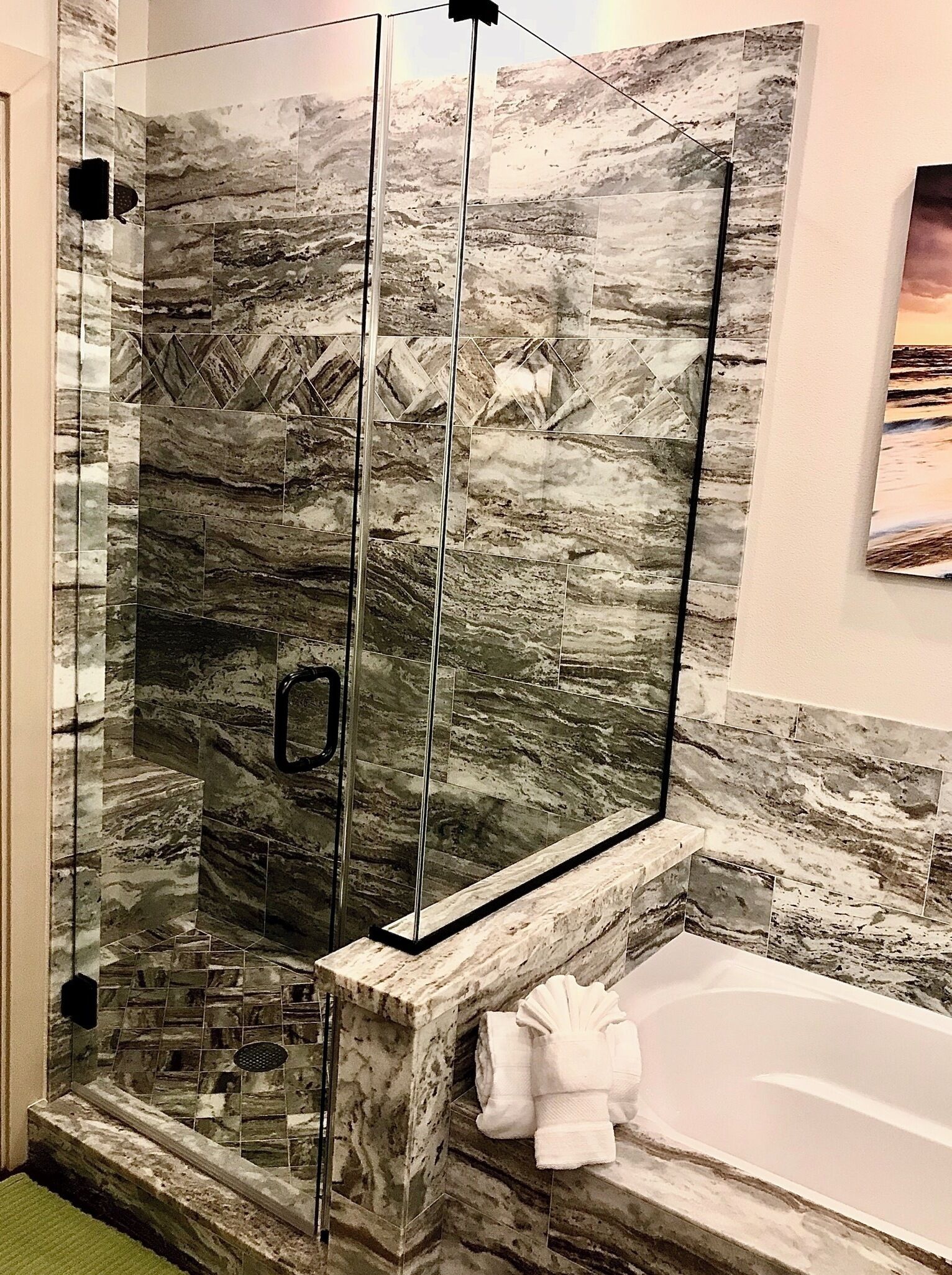 Combined shower/tub, jetted tub, hair dryer, towels