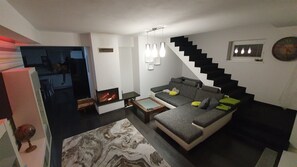 Διαμέρισμα | Καθιστικό | Τηλεόραση με επίπεδη οθόνη 30 ιντσών με καλωδιακ�ά κανάλια, τηλεοράσεις