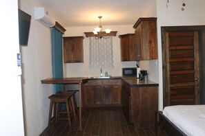 1 bedroom, iron/ironing board, free WiFi, bed sheets - Int'l Airport Gateway Studio  (Ladyville)