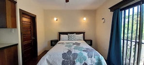 1 habitación, tabla de planchar con plancha, wifi gratis y ropa de cama 