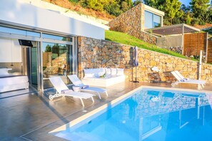 Outdoor pool - Thalasses Villas Skiathos Villa Iioni 4 People Villa Beachfront (Skiathos)