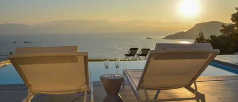 حمّام سباحة خارجي