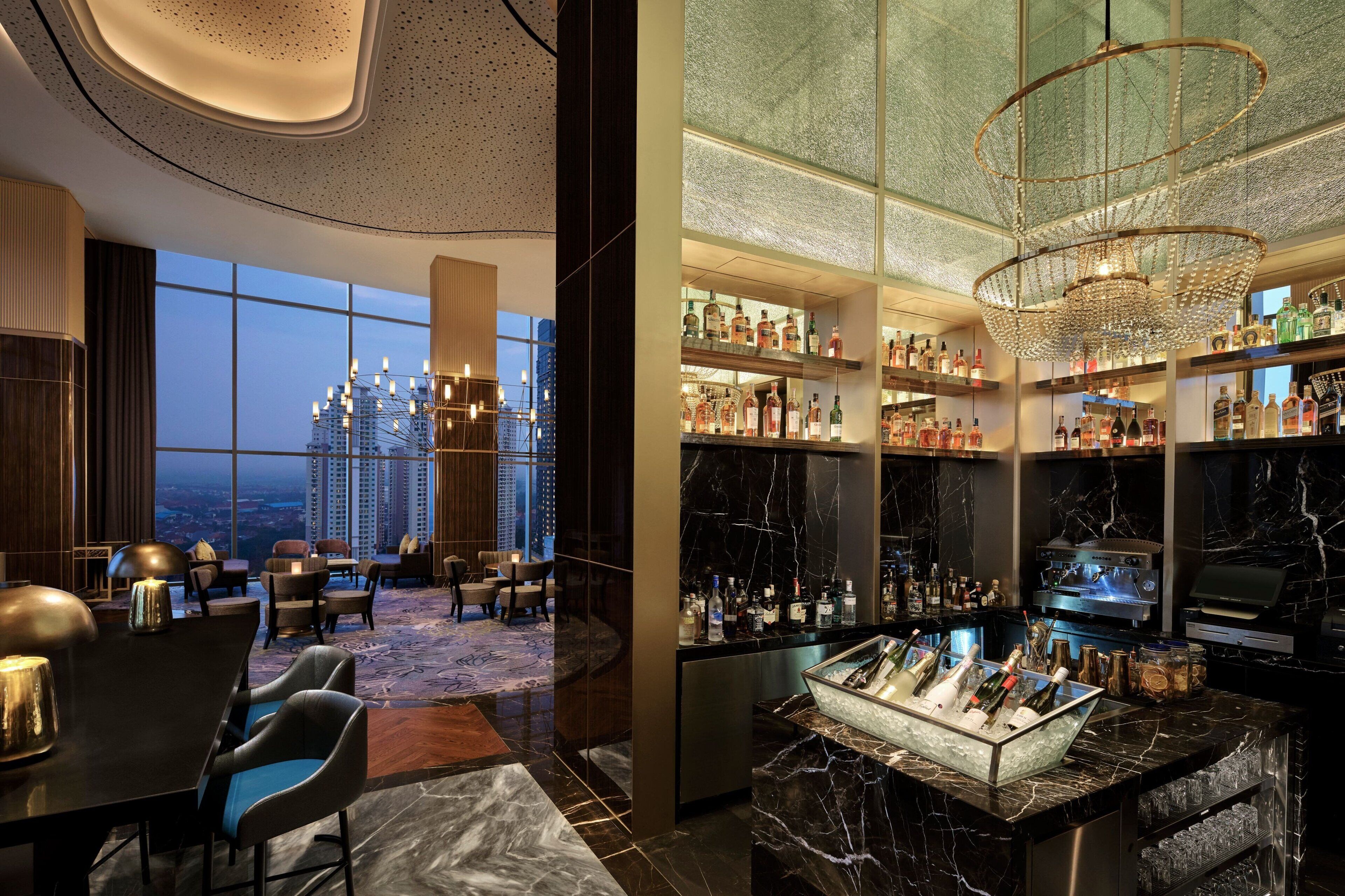 Serves lunch, dinner, and happy hour