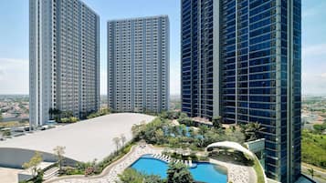 3 つの屋外プール