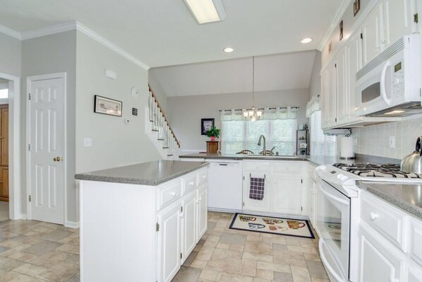 Microwave, oven, dishwasher, coffee/tea maker