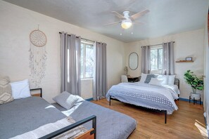 2 habitaciones, escritorio, tabla de planchar con plancha y wifi gratis 