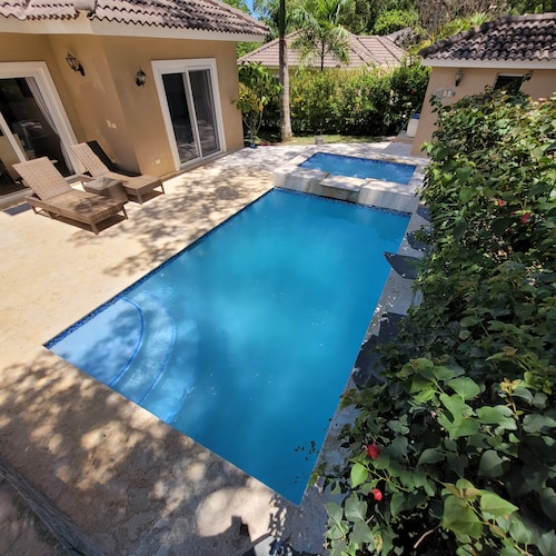 Amazing Brand NEW 2 Bett / 2bath, mit Pool