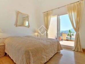 4 bedrooms, WiFi, bed sheets