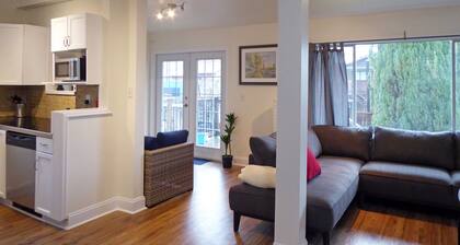 5-bedroom home perfect for families/ groups. Located just minutes DT Vancouver