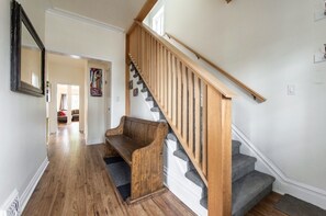 Interior - 5 bedroom, whole house, totally private and centrally located (Vancouver)