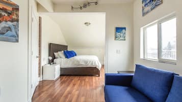 5 bedrooms, iron/ironing board, WiFi, bed sheets