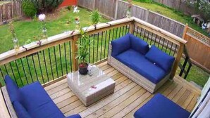 A deck with blue outdoor furniture, a glass-top table, and potted plants. - 5-bedroom home perfect for families/ groups. Located just minutes DT Vancouver (Vancouver)