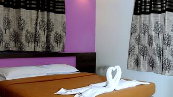 Premium bedding, in-room safe