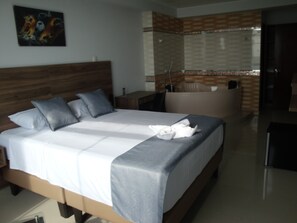Habitación ejecutiva, 1 cama Queen size, hidromasaje | Sábanas de algodón egipcio, ropa de cama de alta calidad y edredón 