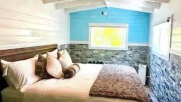 4 bedrooms, in-room safe, iron/ironing board, travel cot