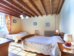 3 camere, ferro/asse da stiro, Wi-Fi gratuito, lenzuola