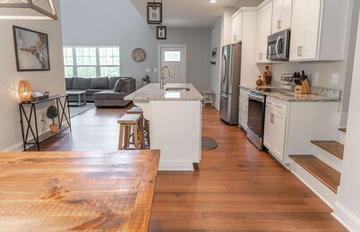 Open concept, peaceful porches, quiet, clean!