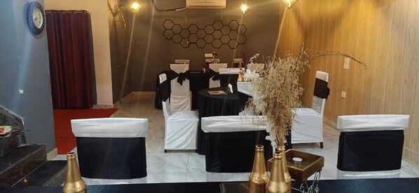 Banquet hall