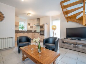 TV, fireplace, DVD player - Beautiful private villa for 6 guests with WIFI, TV, terrace and pets allowed (Plouzélambre)