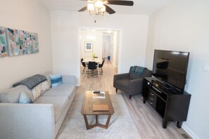 تلفزيون ذكي، مشغل دي في دي، مكتبة فيديو