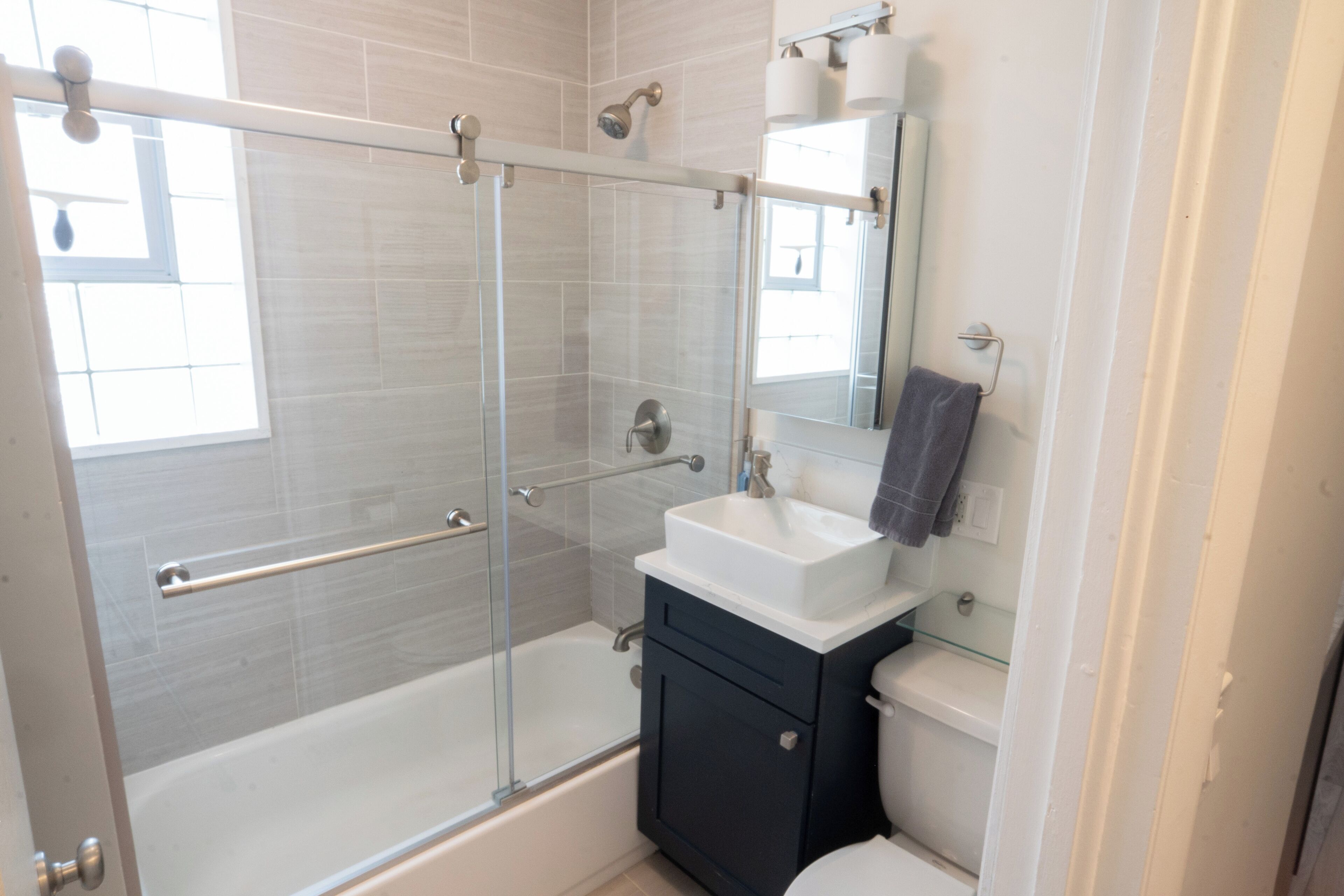Combined shower/bathtub, hair dryer, towels, soap