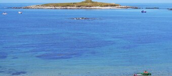 Wonderful private villa for 6 guests with WIFI, TV, patio, pets allowed and parking