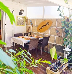 Outdoor dining - Casa Sarita - A lovingly maintained oasis full of charm in the south of Tenerife (Chayofa)