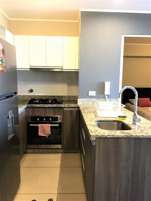 Private kitchen - Superhost ❤️ Barranco 2BR Apt+Park +Gym +Pool +BBQ (Urb Confraternidad)