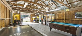 Cozy Cottage at Lake George Campsites! 