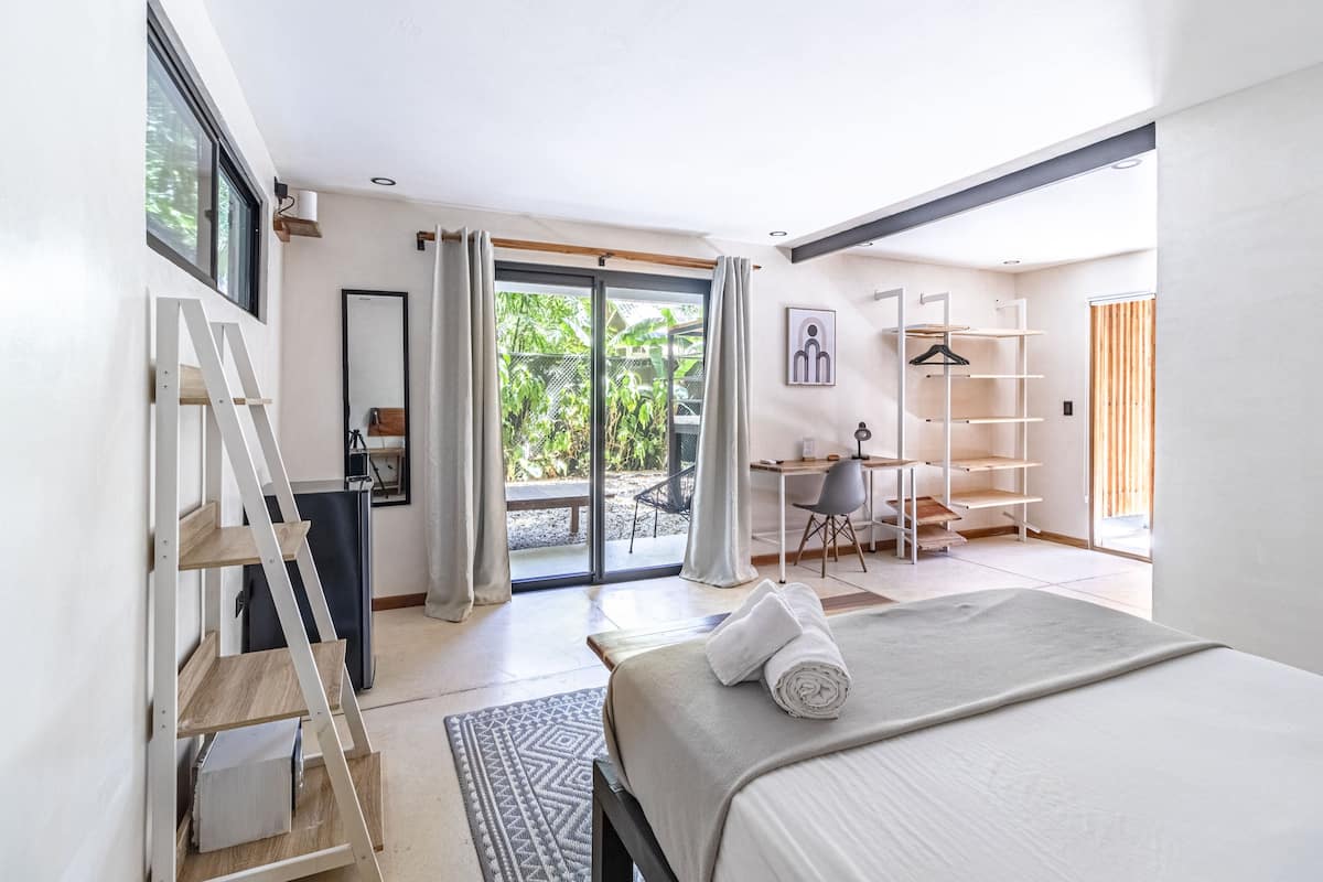 Coffres-forts dans les chambres, Wi-Fi gratuit, draps fournis