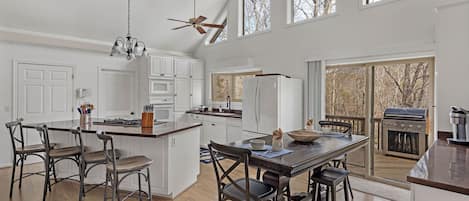 Refrigerador, microondas, horno, placa de cocina