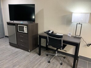 Desk, laptop workspace, blackout drapes, soundproofing - Crescent Park Motel & Suites (Littlefield)