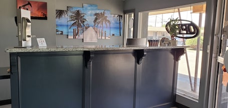 Recepción. Crescent Park Motel & Suites