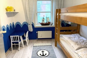 2 bedrooms, iron/ironing board, travel cot, free WiFi - NEW! Family-friendly apartment on the island of Poel, with terrace, close to the beach (Kirchdorf Poel)