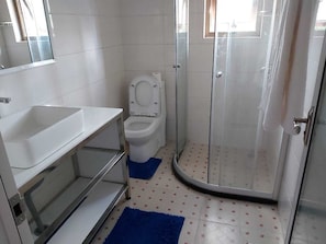 Towels, soap, toilet paper - Newly furnished and serviced 3-bedroomed apartment (Kilimani)