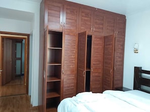 3 bedrooms, iron/ironing board, free WiFi - Newly furnished and serviced 3-bedroomed apartment (Kilimani)