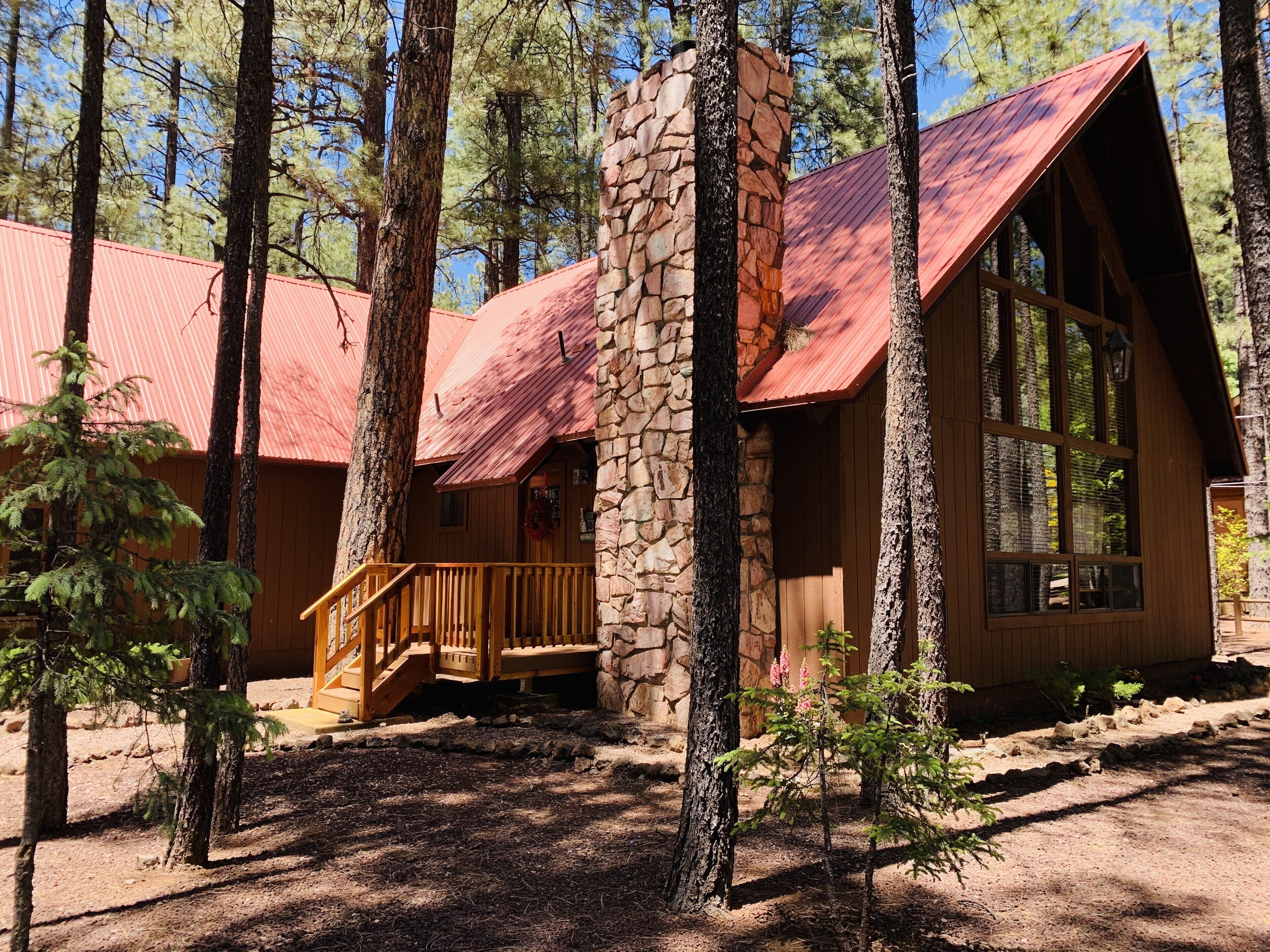 Gorgeous Modern Rustic Cabin in Pinetop Country Club, fenced yard and deck!