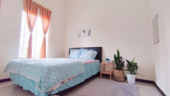 Deluxe Double Room, 1 Queen Bed - Surabaya Homey near ITS (Surabaya)