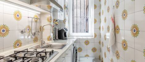 Fridge, microwave, stovetop, dishwasher