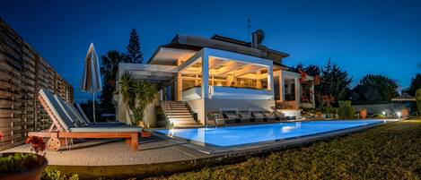 Outdoor pool, pool loungers