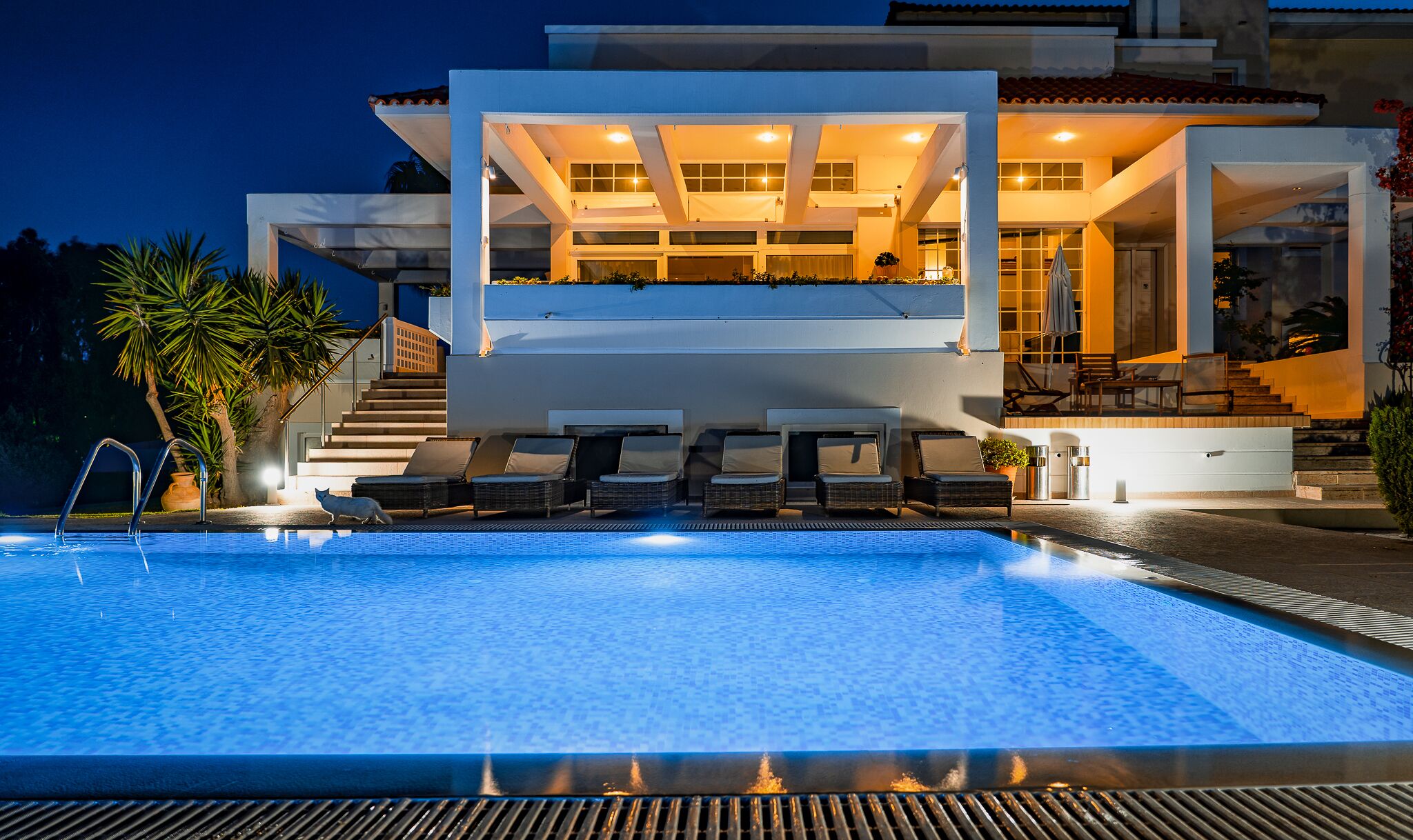 حمّام س باحة خارجي، مقاعد للتشمس