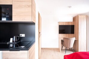 Comfort studio, 1 twijfelaar, niet-roken, balkon | Woonruimte | Flatscreentelevisie en vloerwarming