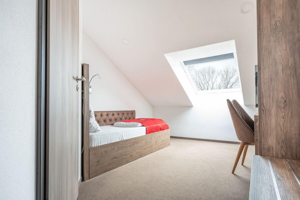 Draps en coton égyptien, literie de qualité supérieure, minibar, bureau