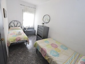 3 chambres, accès à Internet, literie fournie