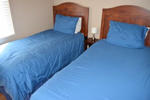 2 chambres, fer et planche à repasser, Wi-Fi gratuit, draps fournis