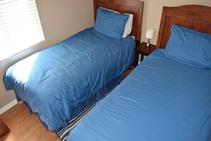 2 bedrooms, iron/ironing board, free WiFi, bed sheets - 345 Hinds: 2 BR, 1 BA House in Pismo Beach, Sleeps 4 (Pismo Beach)