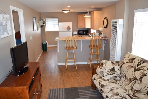 345 Hinds: 2  BR, 1  BA House in Pismo Beach, Sleeps 4